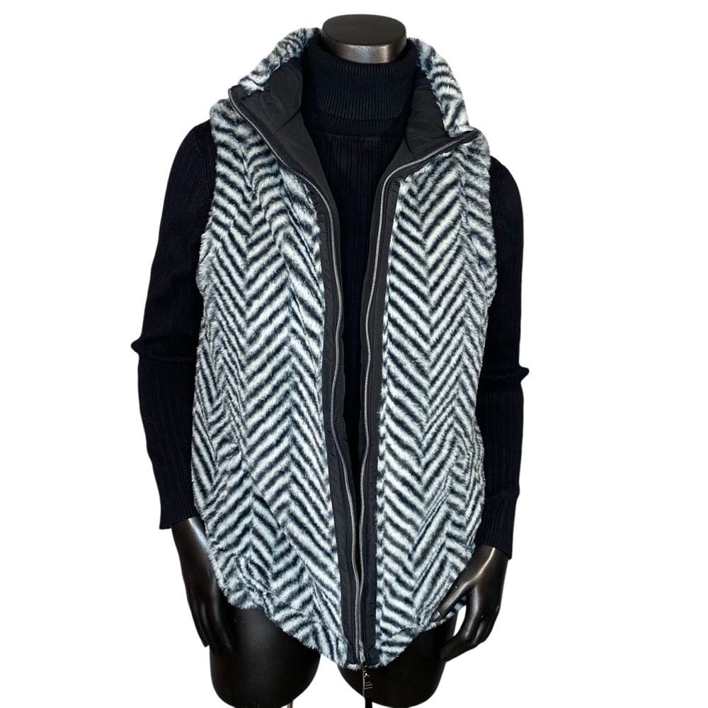 Casual Identity Faux Fur Vest NWT Women Size Small Animal Print Black White